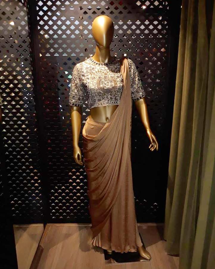 Clothing,Dress,Fashion,Formal wear,Gown,Haute couture,Fashion design,Mannequin,Cocktail dress,Display window