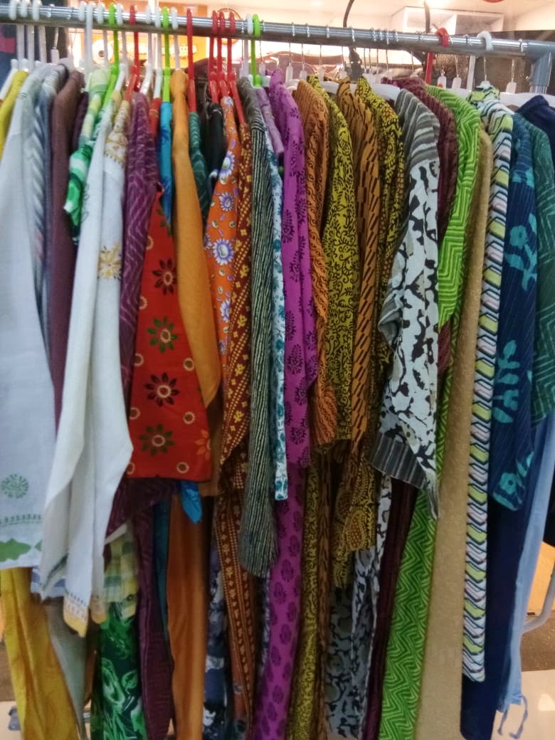 Clothing,Boutique,Room,Scarf,Textile,Clothes hanger,Wool,Wardrobe,Closet,Bazaar