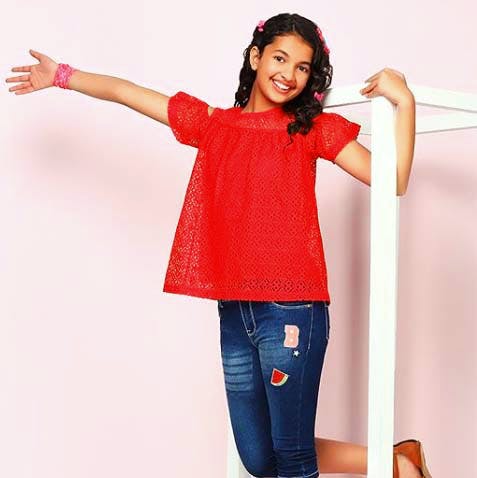 Clothing,Shoulder,Red,Jeans,Arm,Pink,Orange,Standing,Photo shoot,Joint