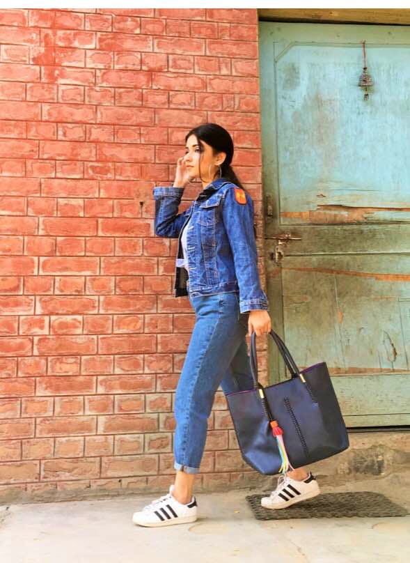 Denim,Jeans,Street fashion,Clothing,Snapshot,Standing,Textile,Trousers,Jacket,Electric blue