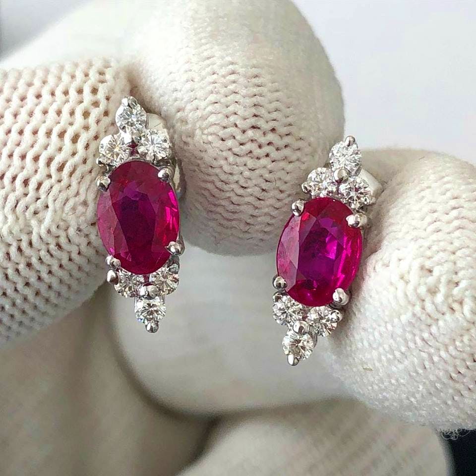 Jewellery,Fashion accessory,Ruby,Pink,Gemstone,Body jewelry,Ring,Magenta,Engagement ring,Finger