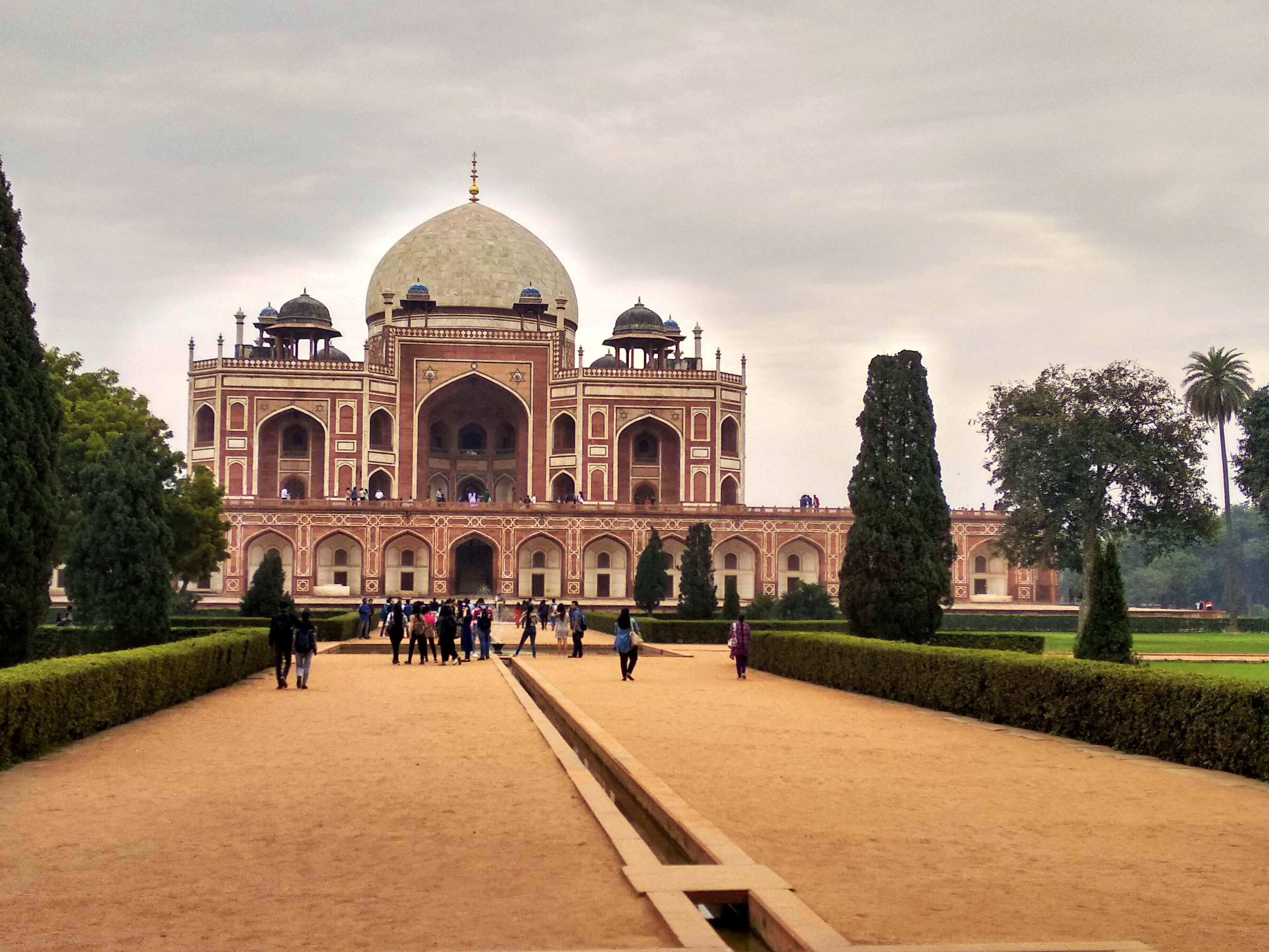 Landmark,Building,Dome,Architecture,Tomb,Dome,Palace,Sky,Historic site,Tourist attraction