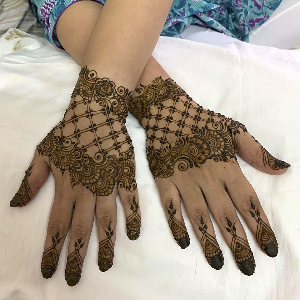 Mehndi,Nail,Pattern,Hand,Skin,Glove,Finger,Wrist,Henna,Design