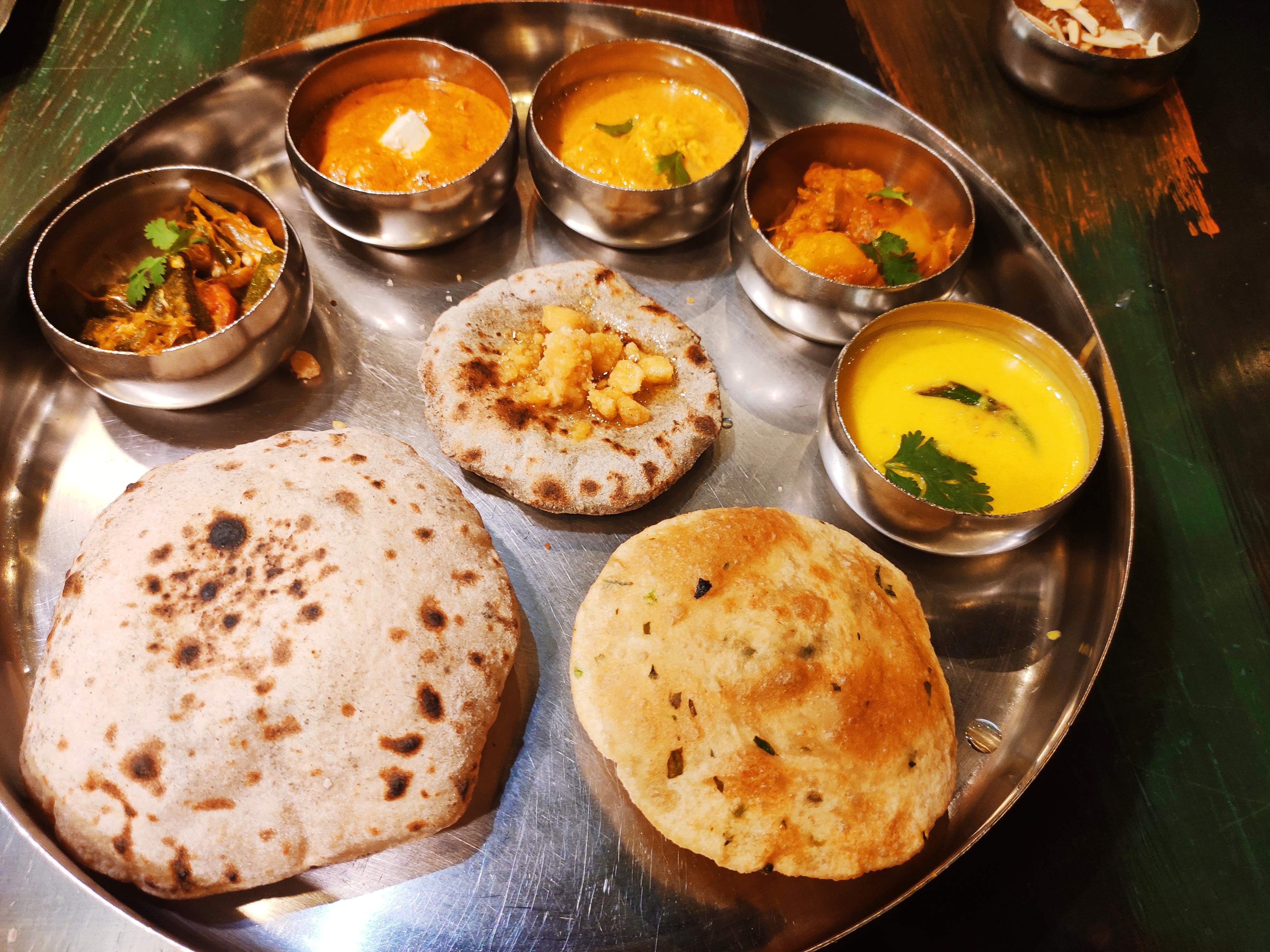 Dish,Food,Cuisine,Ingredient,Meal,Punjabi cuisine,Chapati,Produce,Naan,Indian cuisine