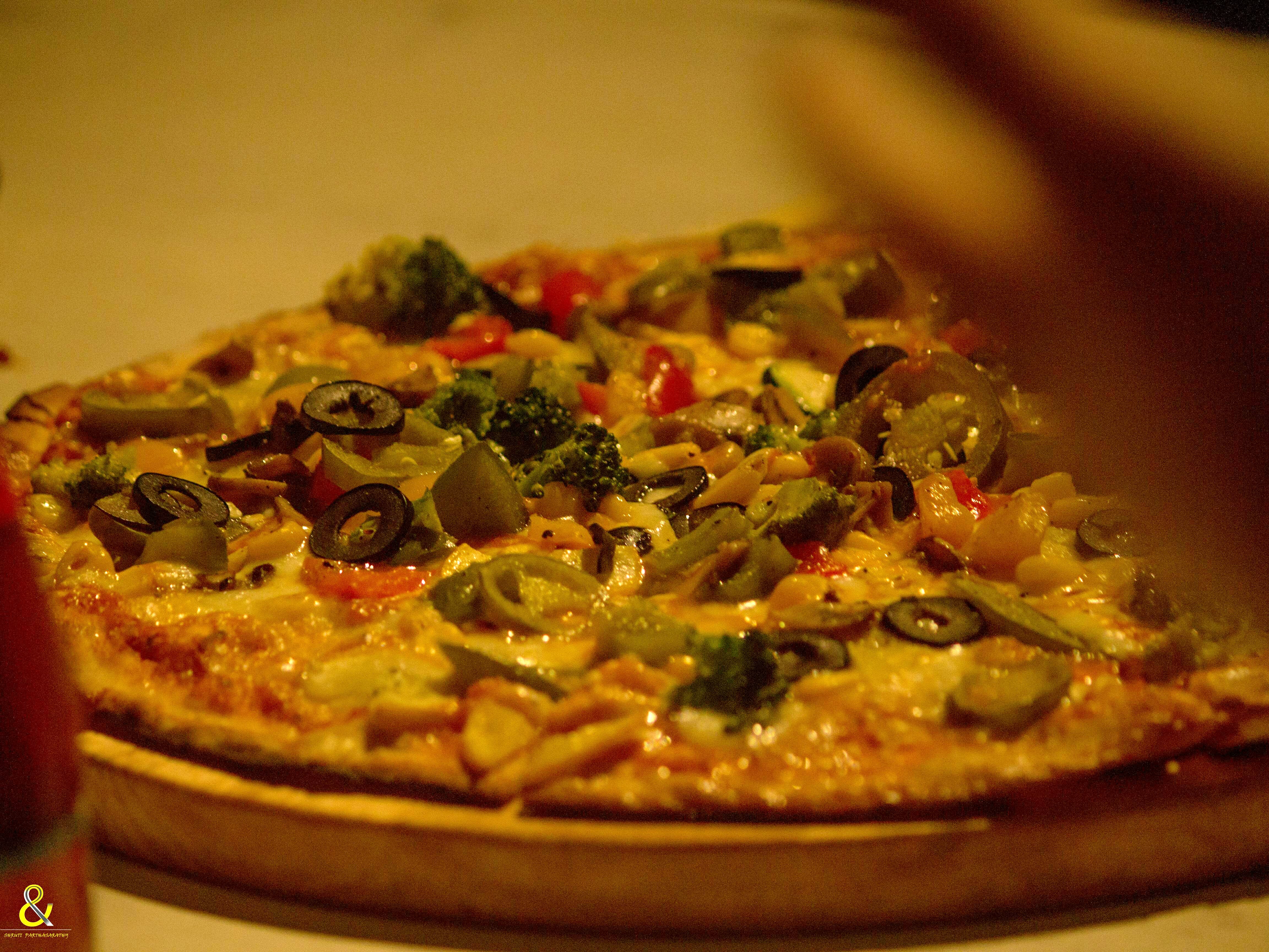Dish,Food,Cuisine,Pizza,Ingredient,California-style pizza,Tarte flambée,Produce,Italian food,Recipe