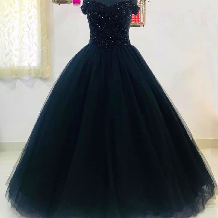 Medium And Large Gown Dress at best price in Pune