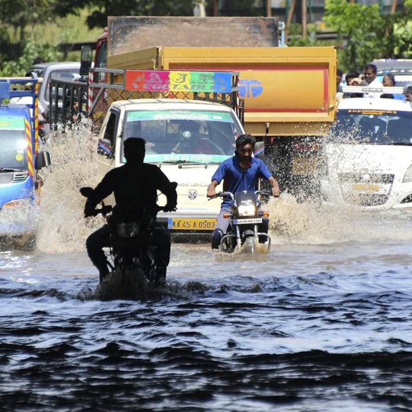 Water,Vehicle,Mode of transport,Off-roading,Waterway,Car,Flood,Recreation,Off-road vehicle