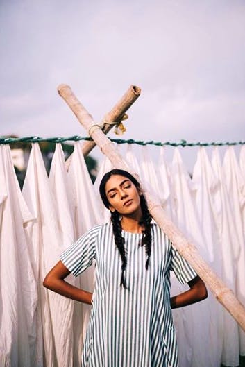 White,Shoulder,Arm,Photography,Neck,T-shirt,Photo shoot,Gesture