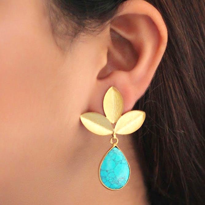 Ear,Earrings,Turquoise,Jewellery,Neck,Fashion accessory,Body jewelry,Aqua,Turquoise,Organ