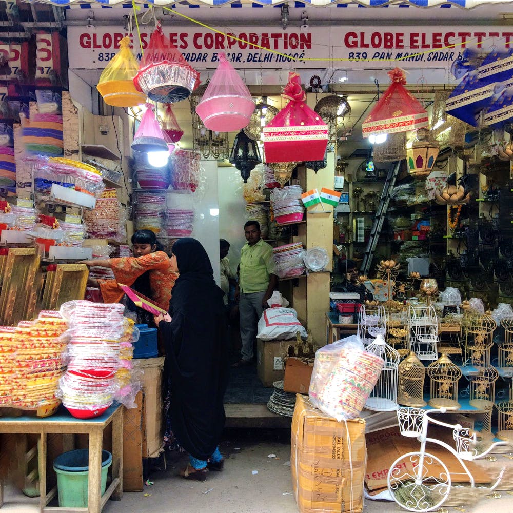 Selling,Marketplace,Market,Bazaar,Public space,Retail,Human settlement,Shopping,Building,Trade