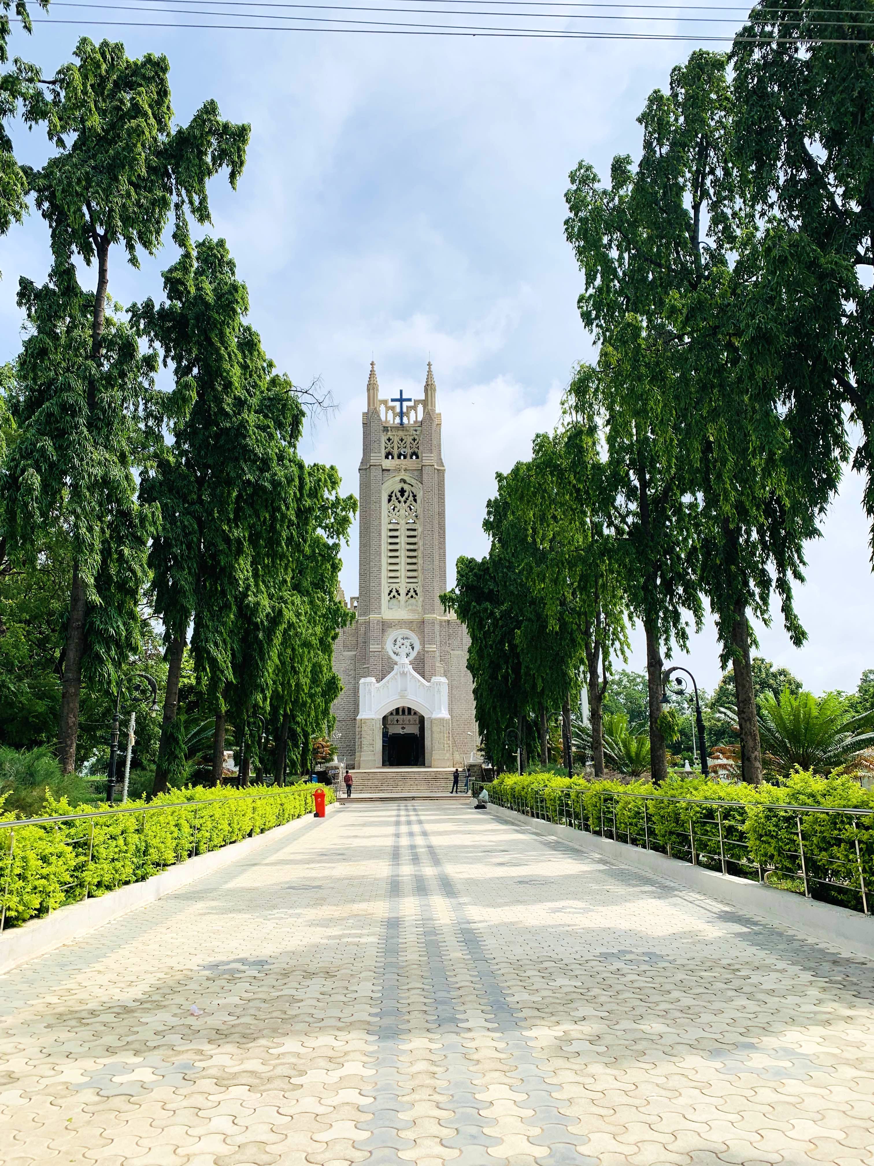 Landmark,Memorial,Monument,Tree,Road,Thoroughfare,City,Tower,Architecture,Vacation