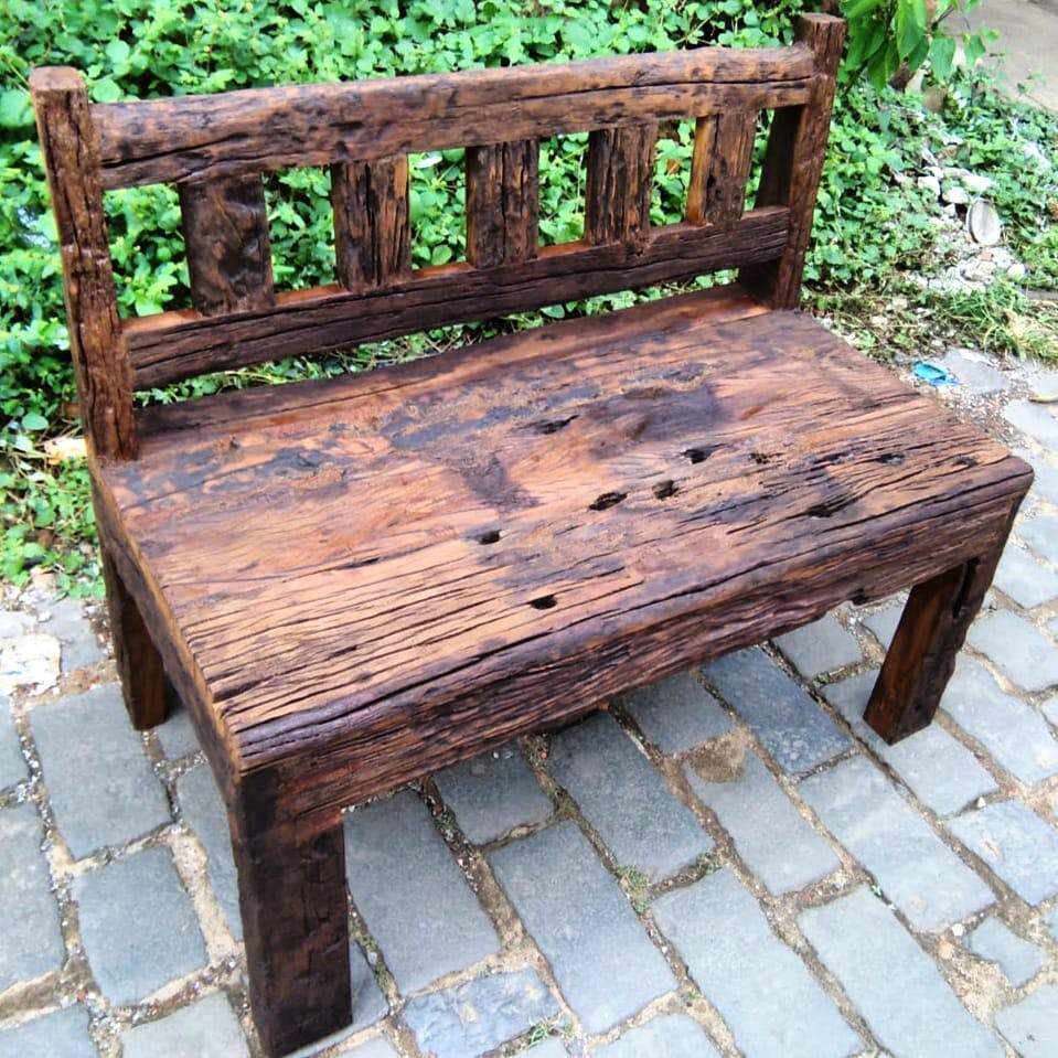 Furniture,Outdoor furniture,Bench,Outdoor bench,Hardwood,Wood stain,Wood,Chair,Tree,Table