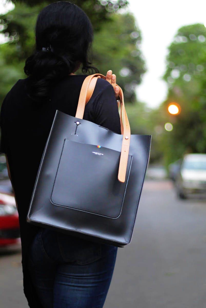 Bag,Shoulder,Handbag,Black,Street fashion,Tote bag,Joint,Fashion,Luggage and bags,Fashion accessory