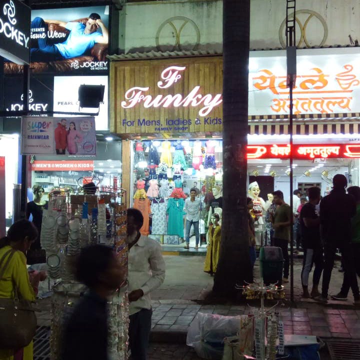 Snapshot,Building,Shopping,Bazaar,Street,Outlet store,Pedestrian,City,Night,Retail