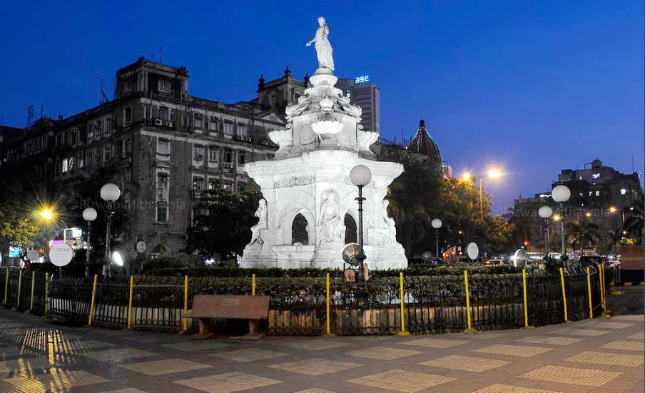 Landmark,Night,Sky,City,Town square,Public space,Architecture,Human settlement,Town,Lighting