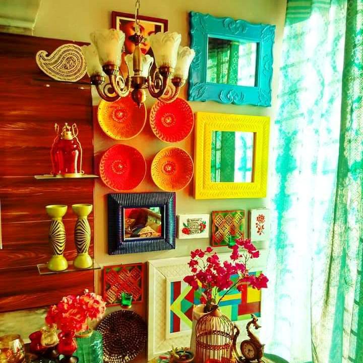 Green,Room,Orange,Shelf,Yellow,Interior design,Home,Christmas decoration,Furniture,House