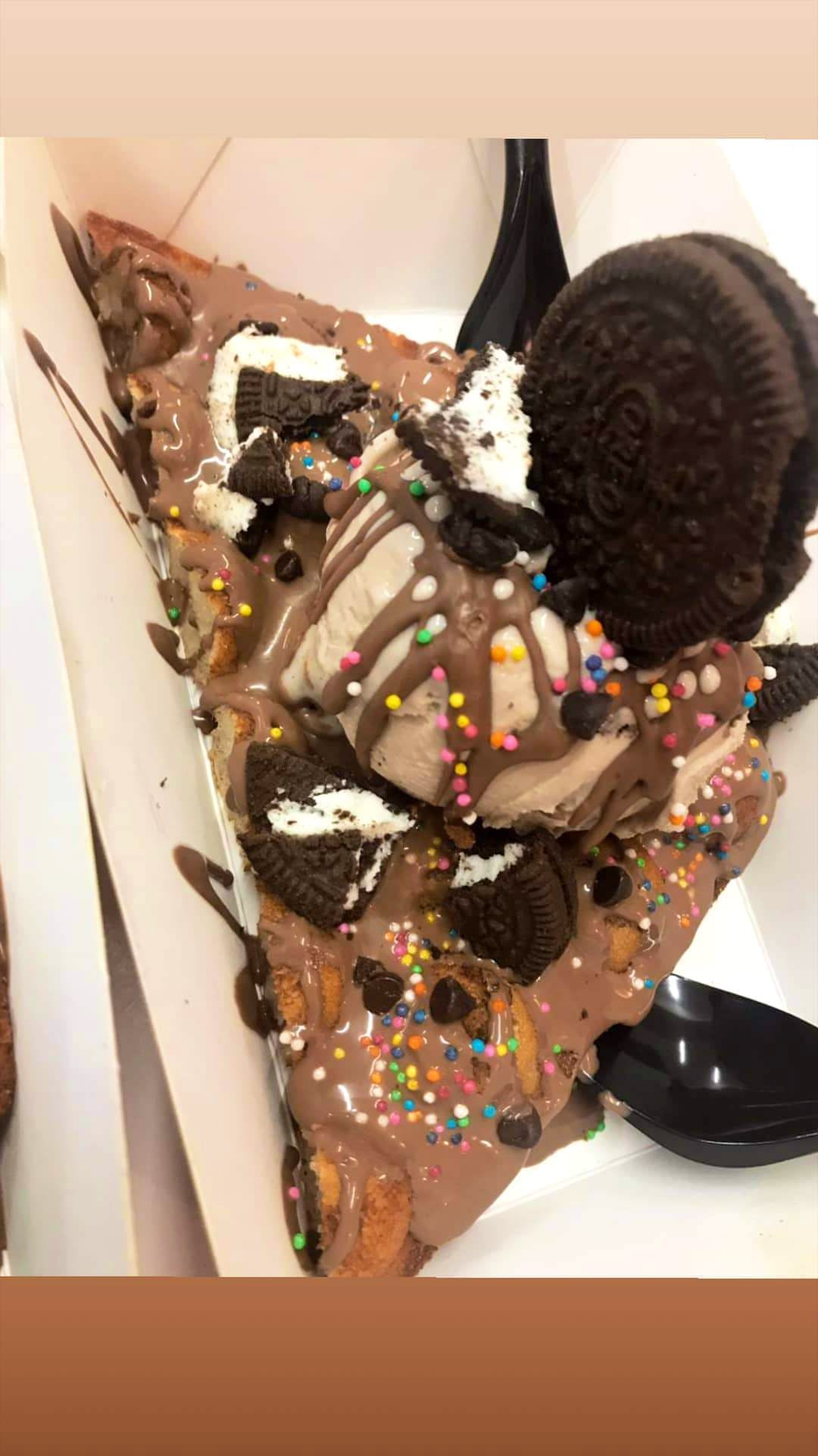 Frozen dessert,Food,Ice cream,Dessert,Chocolate,Sprinkles,Cuisine,Chocolate ice cream,Sweetness,Chocolate brownie