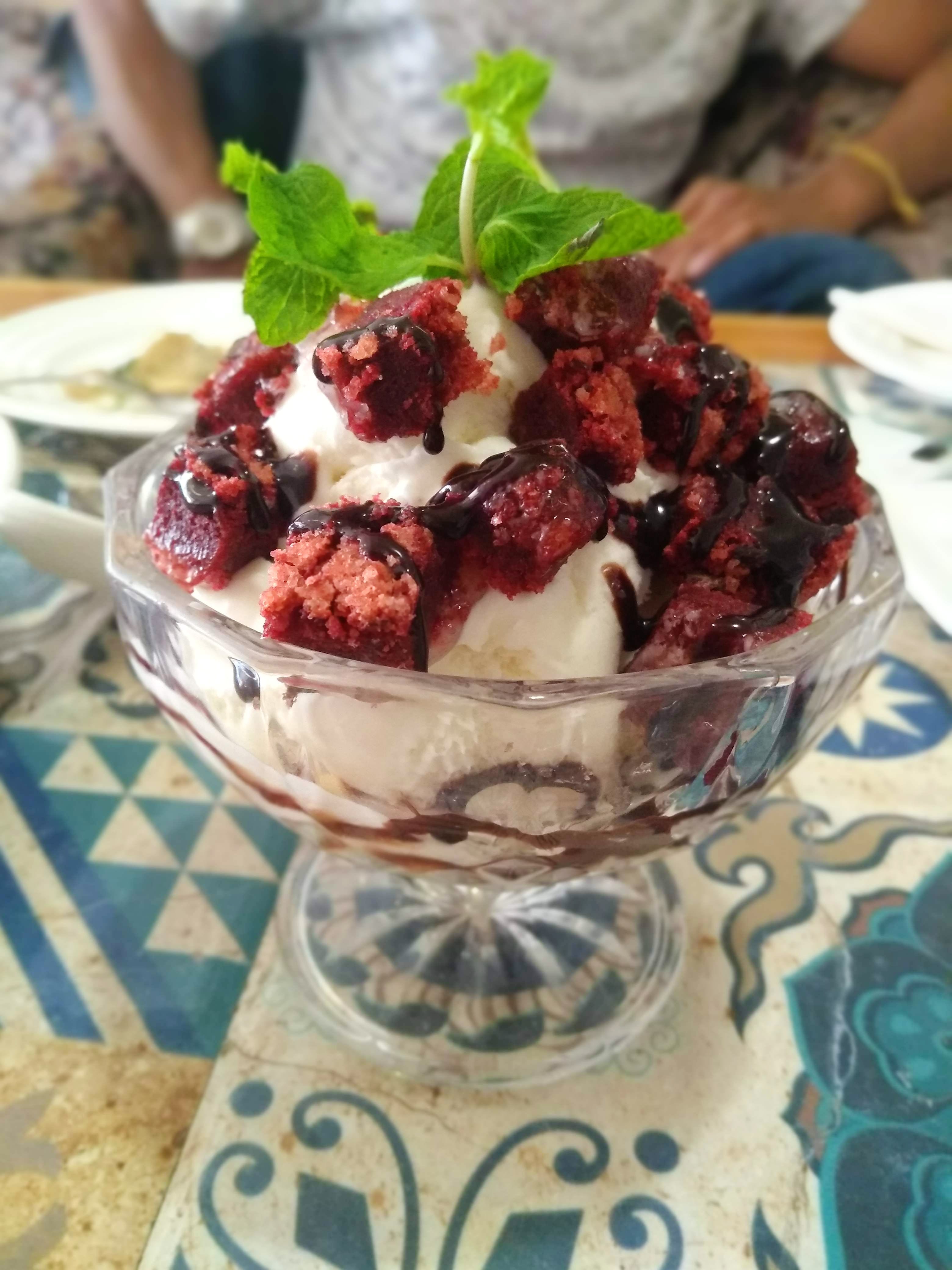 Dish,Food,Cuisine,Frozen dessert,Sundae,Dessert,Ice cream,Ingredient,Cream,Dairy