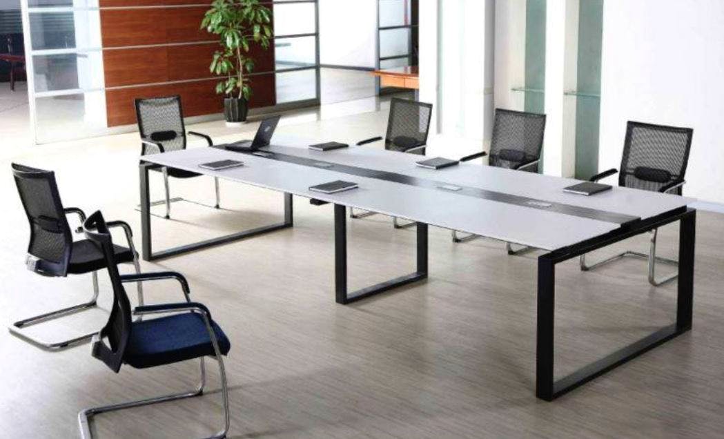 Furniture,Table,Desk,Chair,Room,Office,Office chair,Computer desk,Material property,Glass