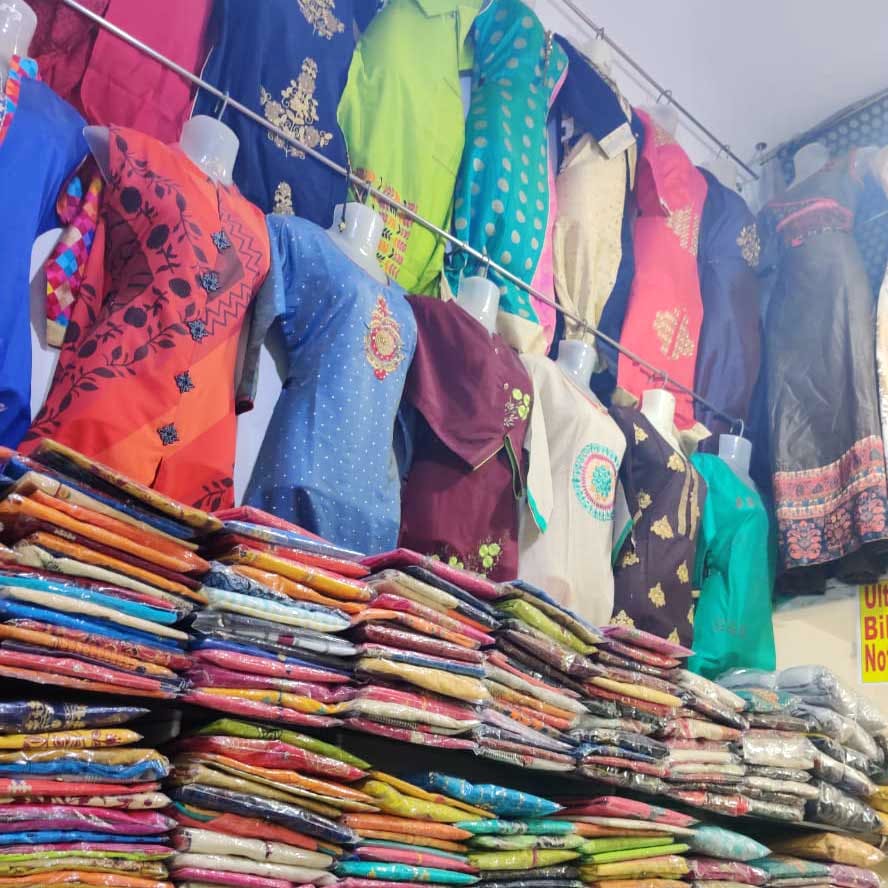 Clothing,Textile,Bazaar,T-shirt,Room,Selling,Market,Boutique,Dress,Scarf