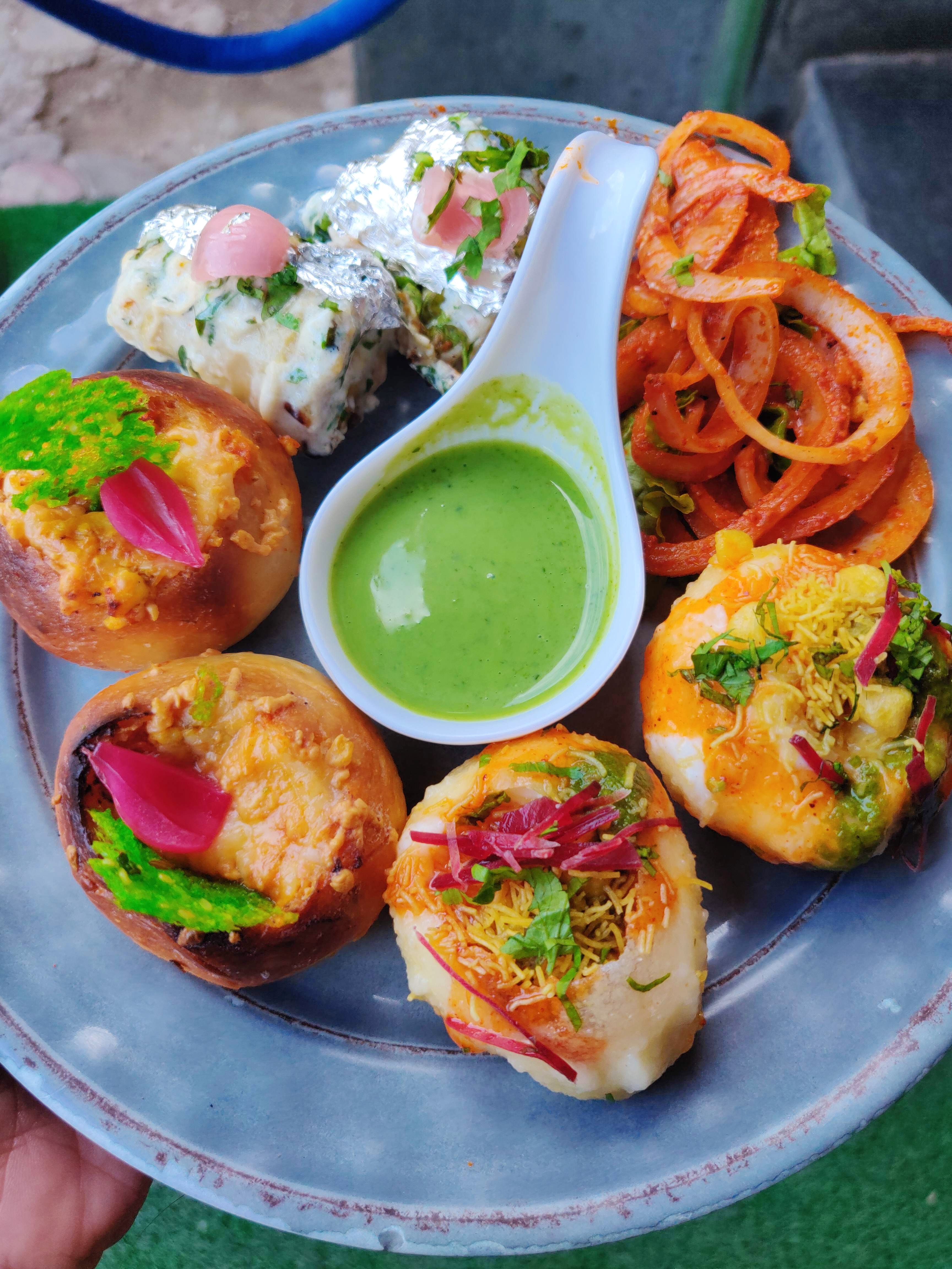 Dish,Food,Cuisine,Ingredient,Fried food,Produce,Staple food,Finger food,Fritter,Chaat