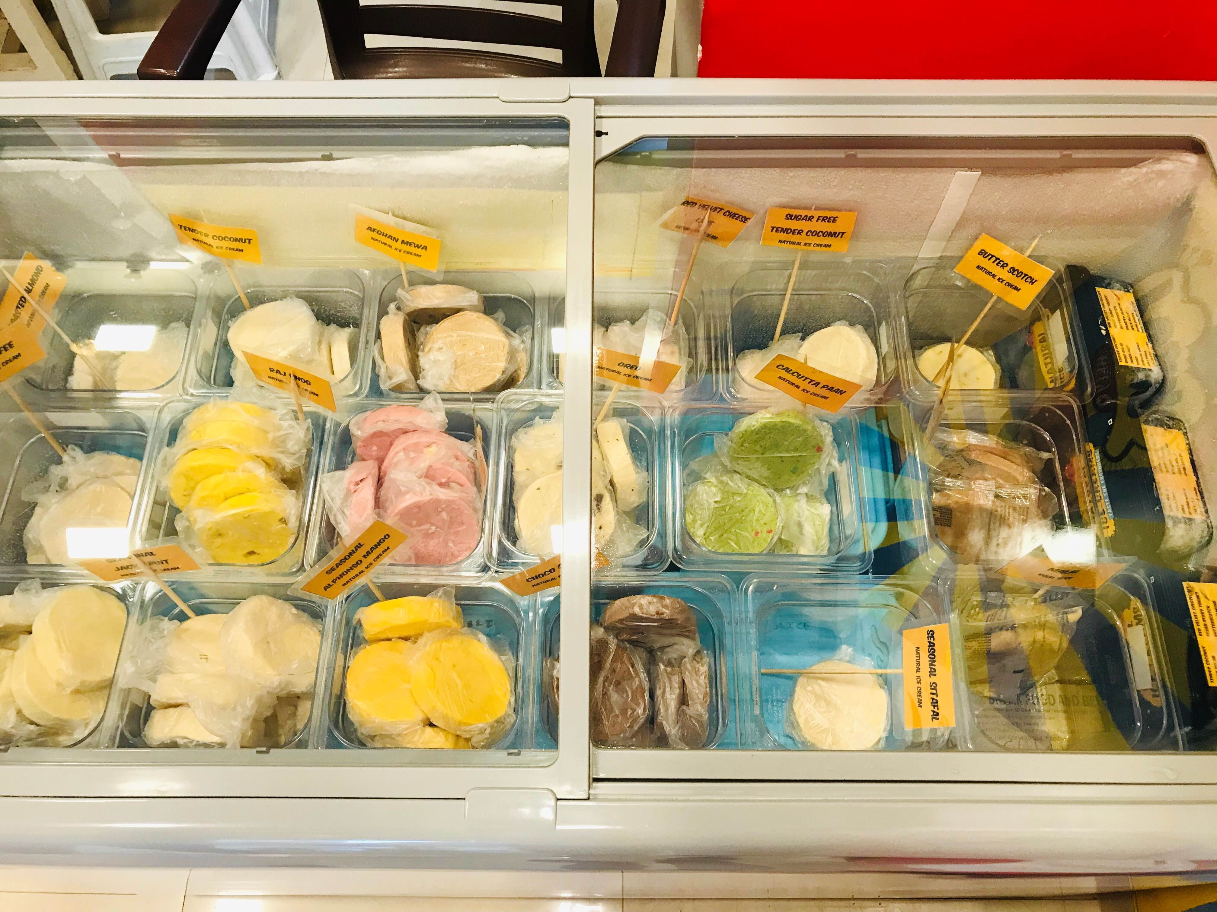 Gelato,Ice cream,Frozen dessert,Yellow,Dairy,Food,Dessert,Bakery,Display case