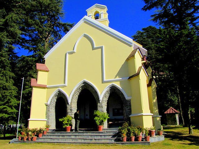 Chapel,Landmark,Place of worship,Architecture,Building,Church,Arch,House,Grass,Shrine