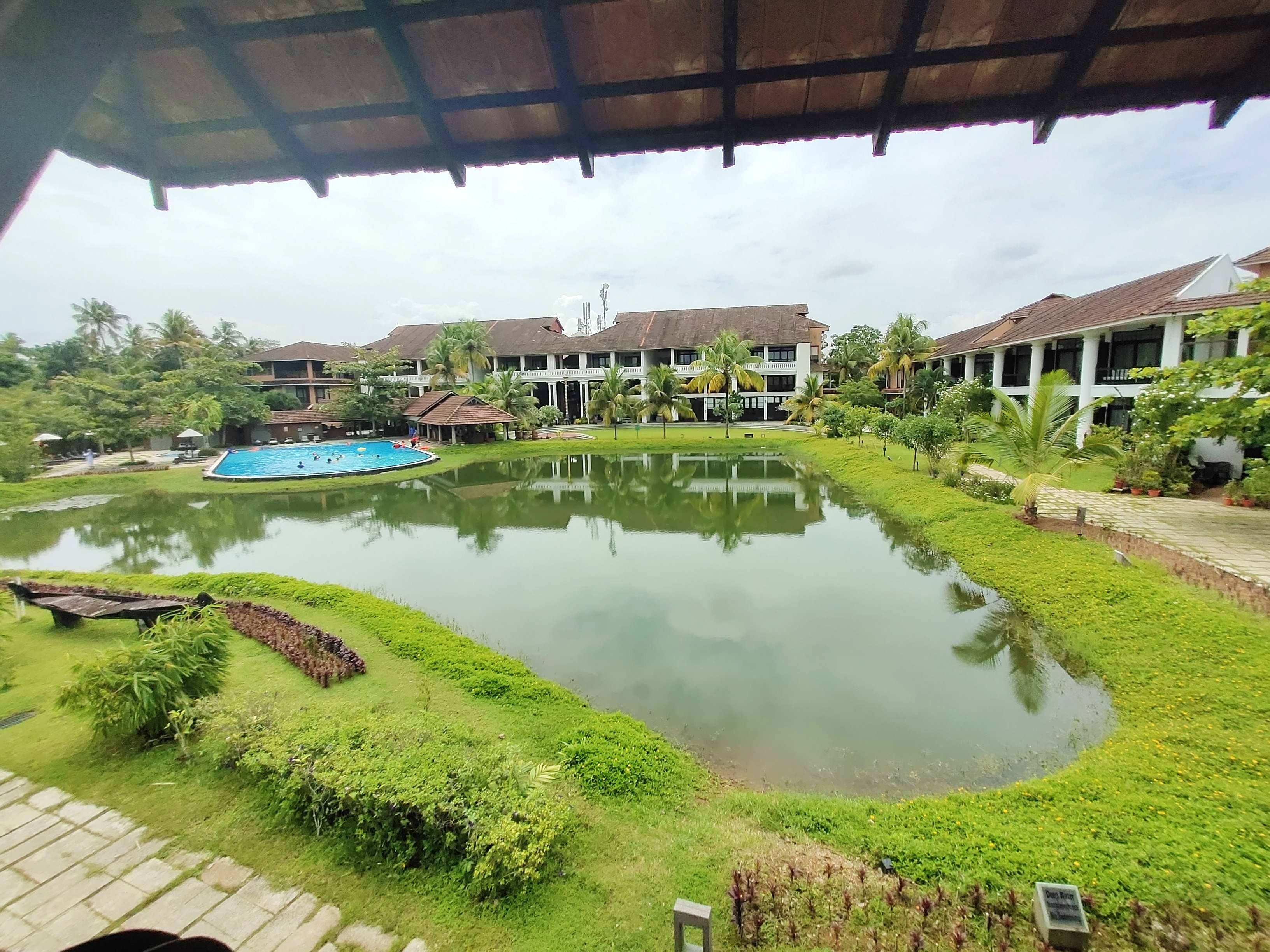 Water,Pond,Water resources,Sky,Botany,Architecture,Grass,River,Reflecting pool,Waterway