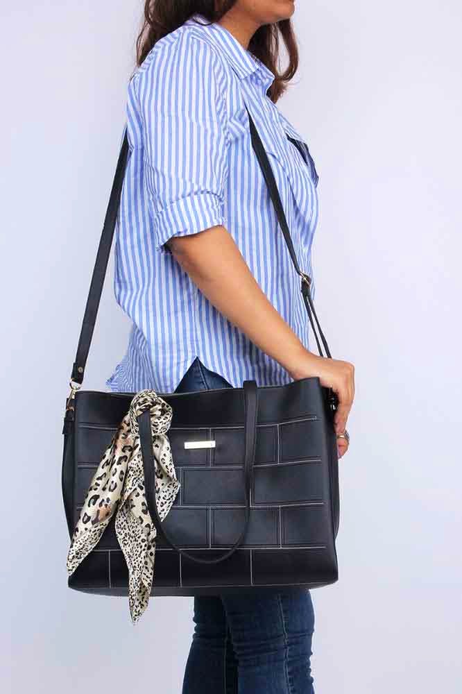 Bag,Shoulder,Clothing,Handbag,Joint,Fashion accessory,Satchel,Fashion,Shoulder bag,Waist