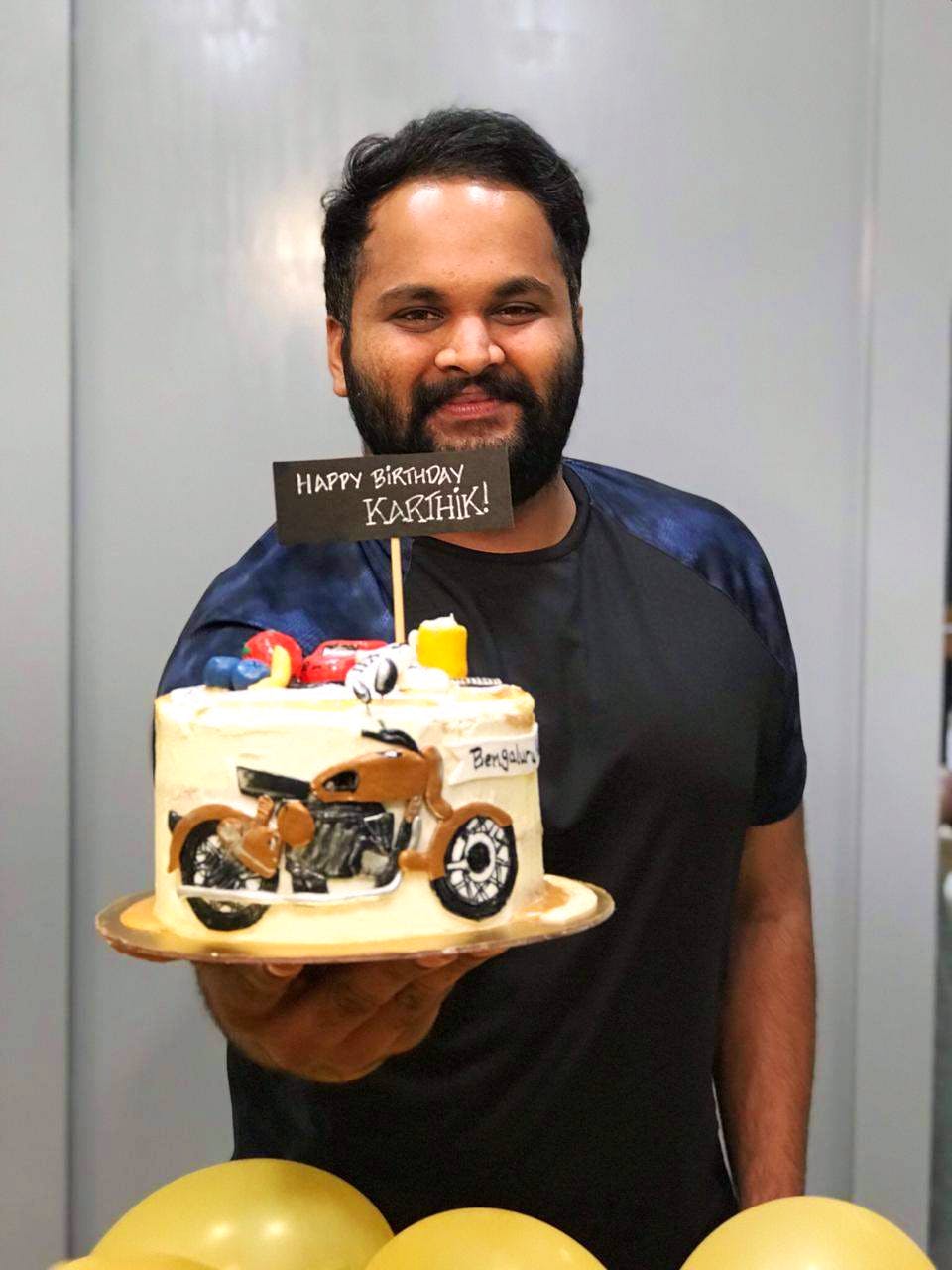 Beard Man Cake|Birthday cake Online Hyderabad|CakeSmash.in