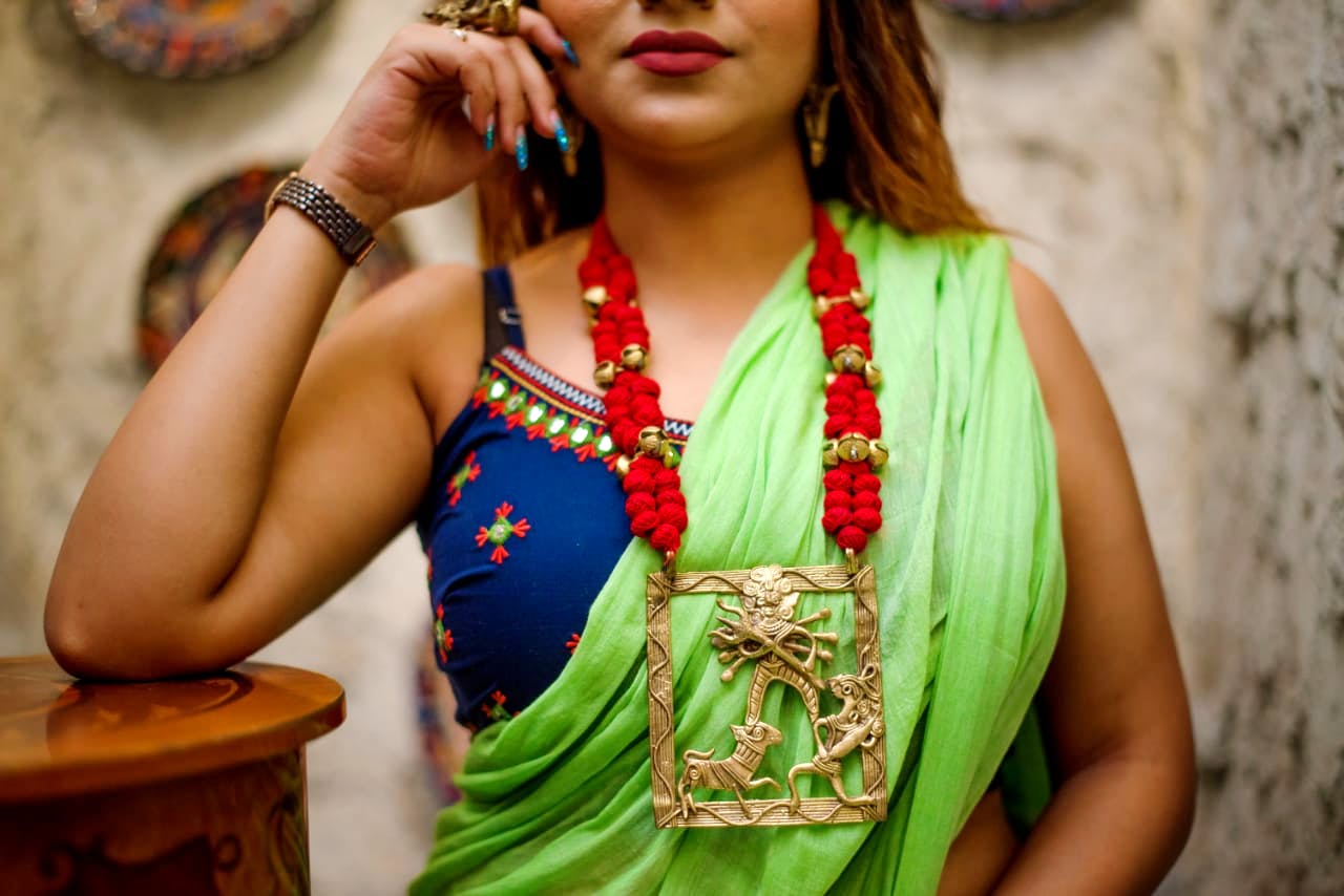 Green,Lady,Beauty,Tradition,Fashion accessory,Photography,Jewellery,Photo shoot,Temple,Neck