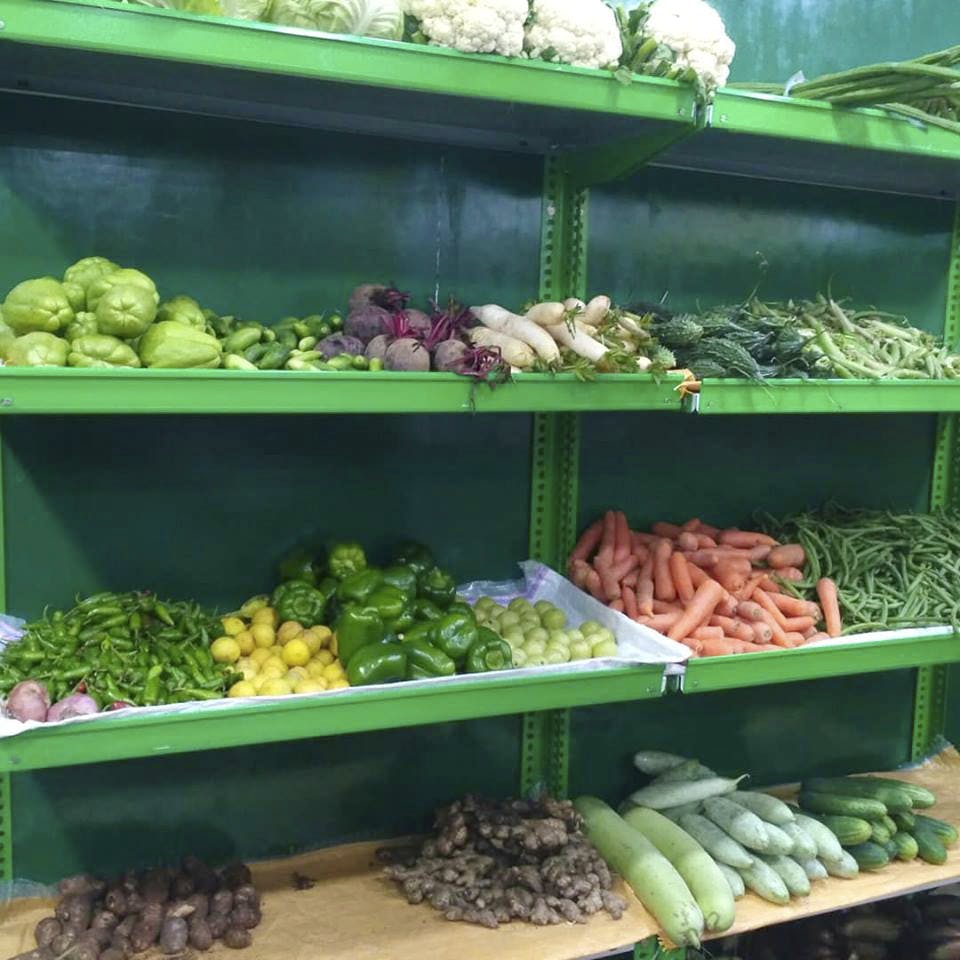 Natural foods,Whole food,Local food,Greengrocer,Vegetable,Grocery store,Plant,Cruciferous vegetables,Vegan nutrition,Leaf vegetable