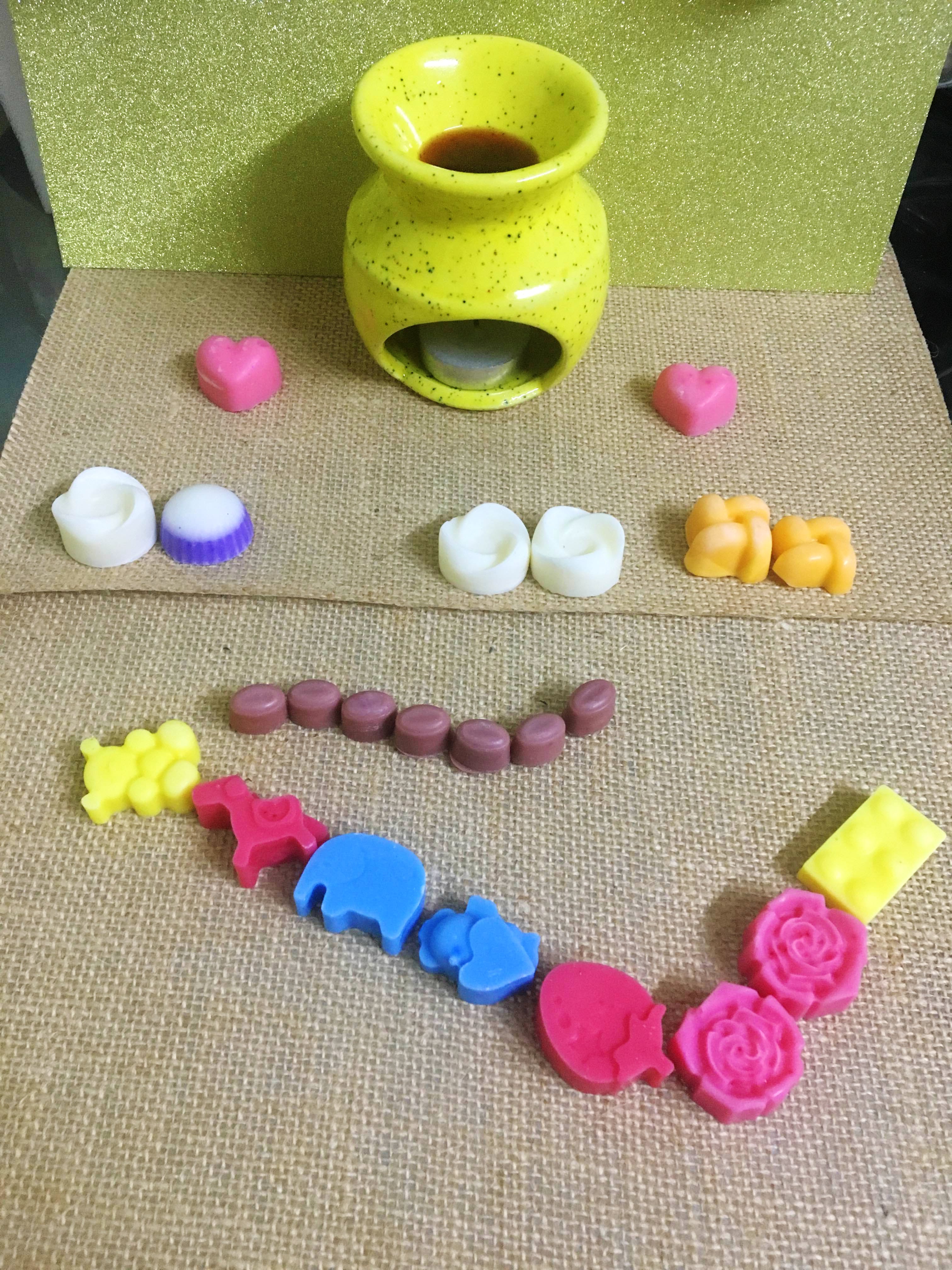 Yellow,Button,Play-doh,Fashion accessory,Heart