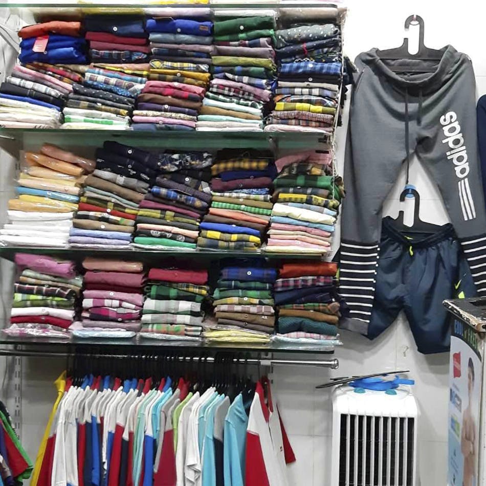 Clothing,Clothes hanger,Outlet store,Selling,Room,Textile,T-shirt,Closet,Collection