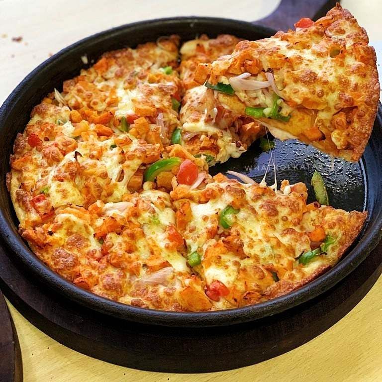 In The Mood For Deep Dish Pizza's? Check Out This Place Near Kasba