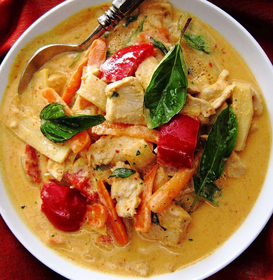 Dish,Food,Cuisine,Red curry,Ingredient,Yellow curry,Meat,Thai curry,Curry chicken noodles,Curry