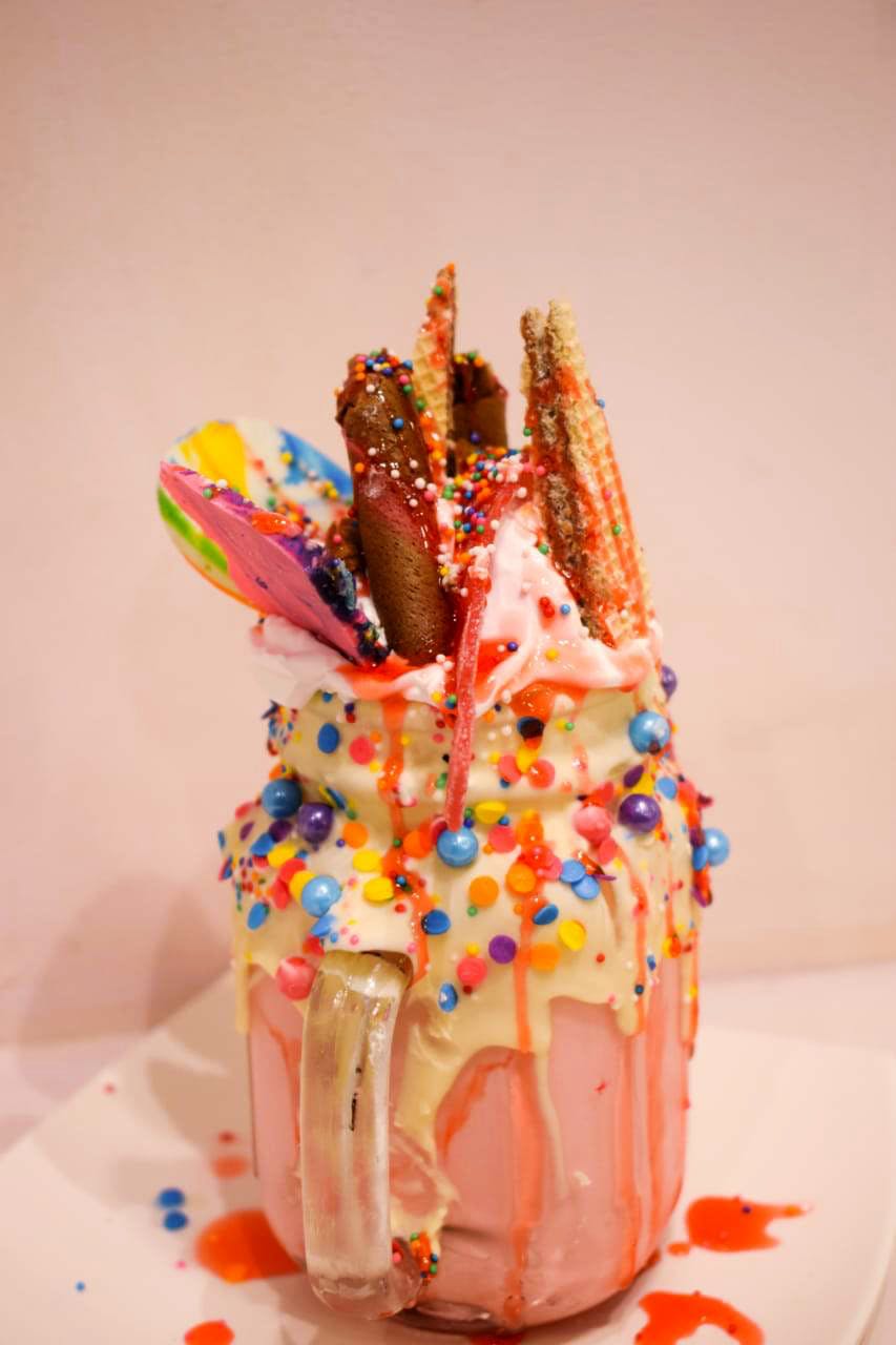 Sprinkles,Food,Frozen dessert,Sweetness,Dessert,Buttercream,Sundae,Icing,Cake,Confectionery