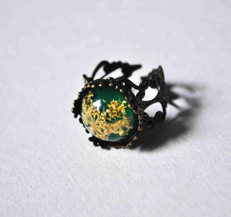 Jewellery,Fashion accessory,Gemstone,Turquoise,Turquoise,Body jewelry,Macro photography,Metal,Insect,Brooch