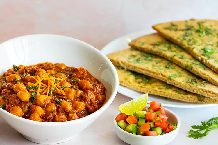 Dish,Food,Cuisine,Ingredient,Legume,Chickpea,Vegetarian food,Produce,Staple food,Chana masala