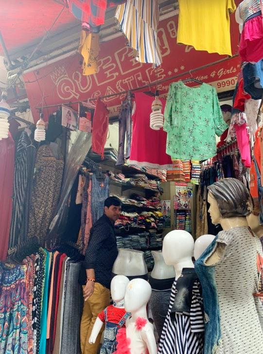 Bazaar,Selling,Market,Marketplace,Public space,Human settlement,Boutique,Shopping,Room,Retail