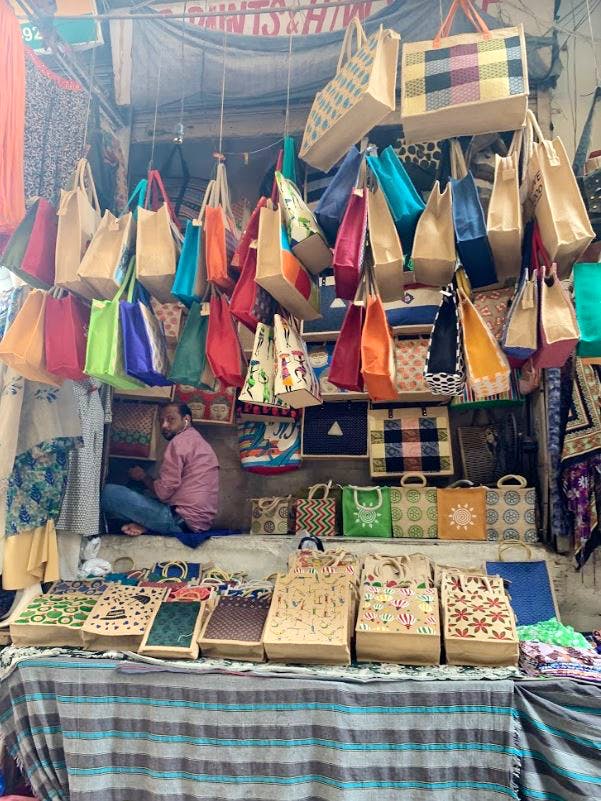 Selling,Market,Public space,Marketplace,Bazaar,Textile,Stall,City,Building,Flea market