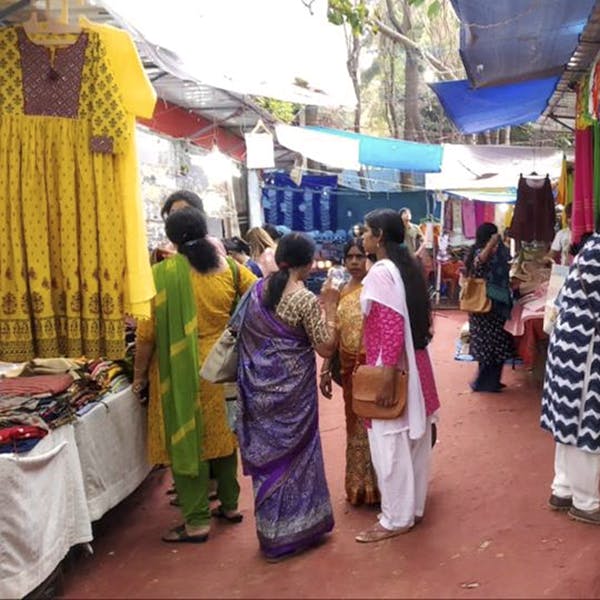 Selling,Market,Marketplace,Public space,Bazaar,Human settlement,Event,Sari,Temple,City