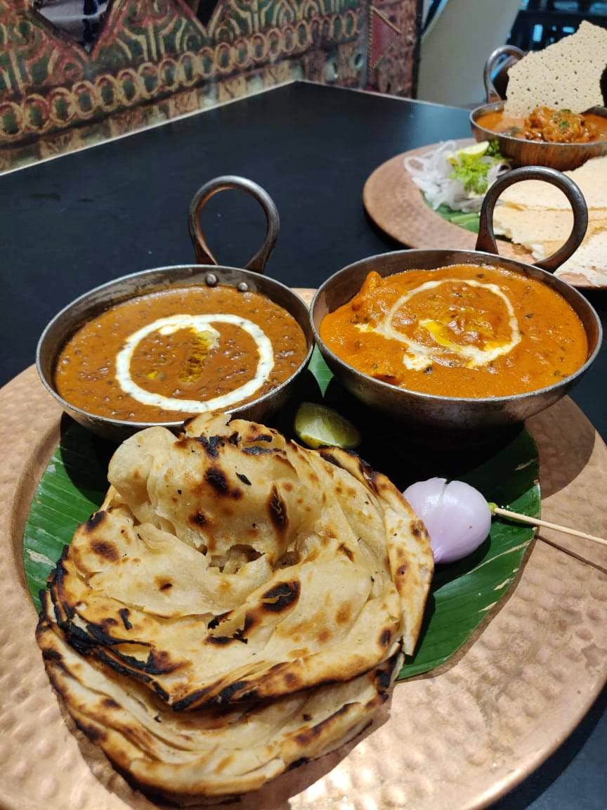 Dish,Food,Naan,Cuisine,Ingredient,Kulcha,Roti,Punjabi cuisine,Flatbread,Roti prata
