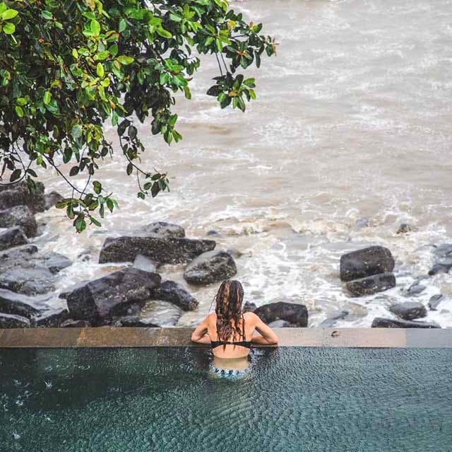 Sitting,Rock,Tree,Leisure,River,Sea,Coast,Vacation,Coastal and oceanic landforms,Tourism