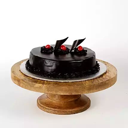 Cake,Chocolate cake,Food,Dessert,Baked goods,Torte,Cuisine,Cake decorating,Birthday cake,Ganache