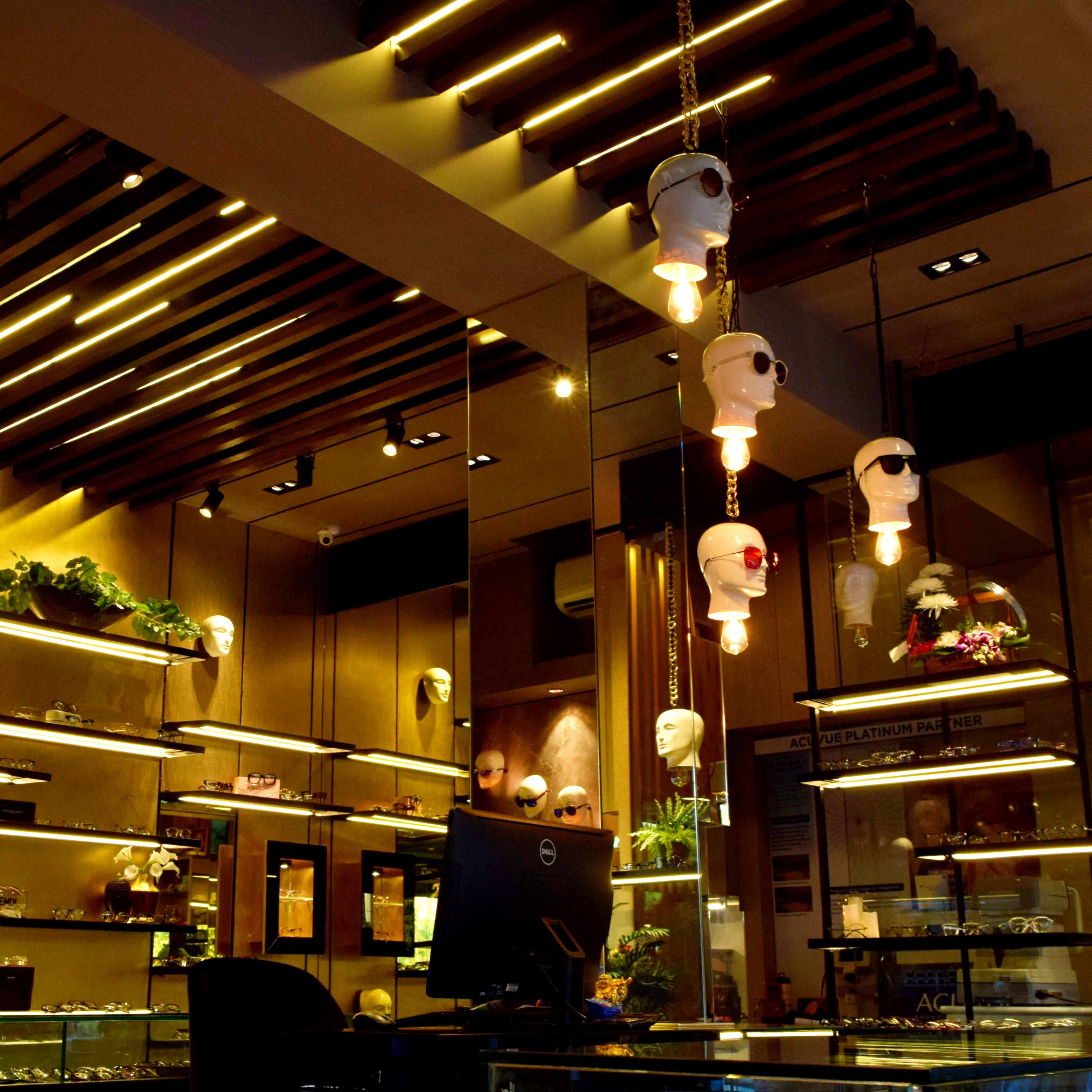 Ceiling,Lighting,Building,Restaurant,Light fixture,Interior design,Coffeehouse,Night