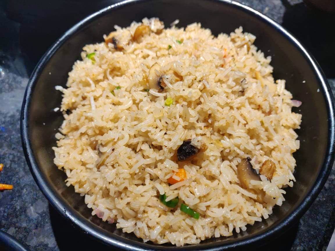 Dish,Cuisine,Spiced rice,Food,Rice,Puliyogare,Ingredient,Steamed rice,Pilaf,White rice