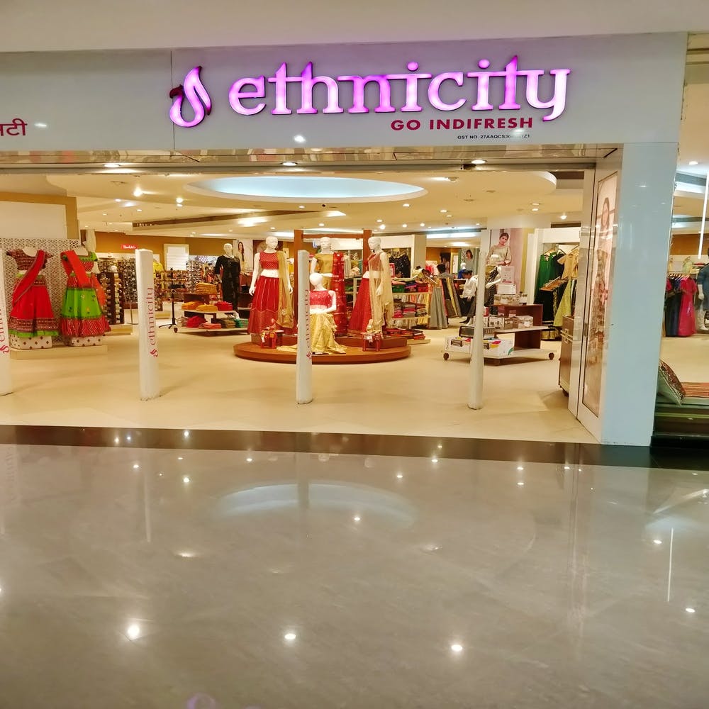 Shopping mall,Outlet store,Building,Retail,Fashion,Boutique,Floor,Material property,Interior design,Flooring