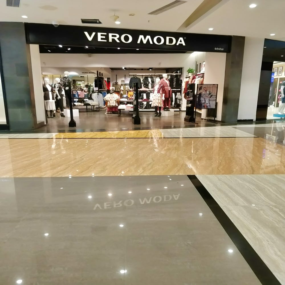 Floor,Shopping mall,Building,Flooring,Retail,Outlet store,Shopping,Architecture,Interior design,Tile