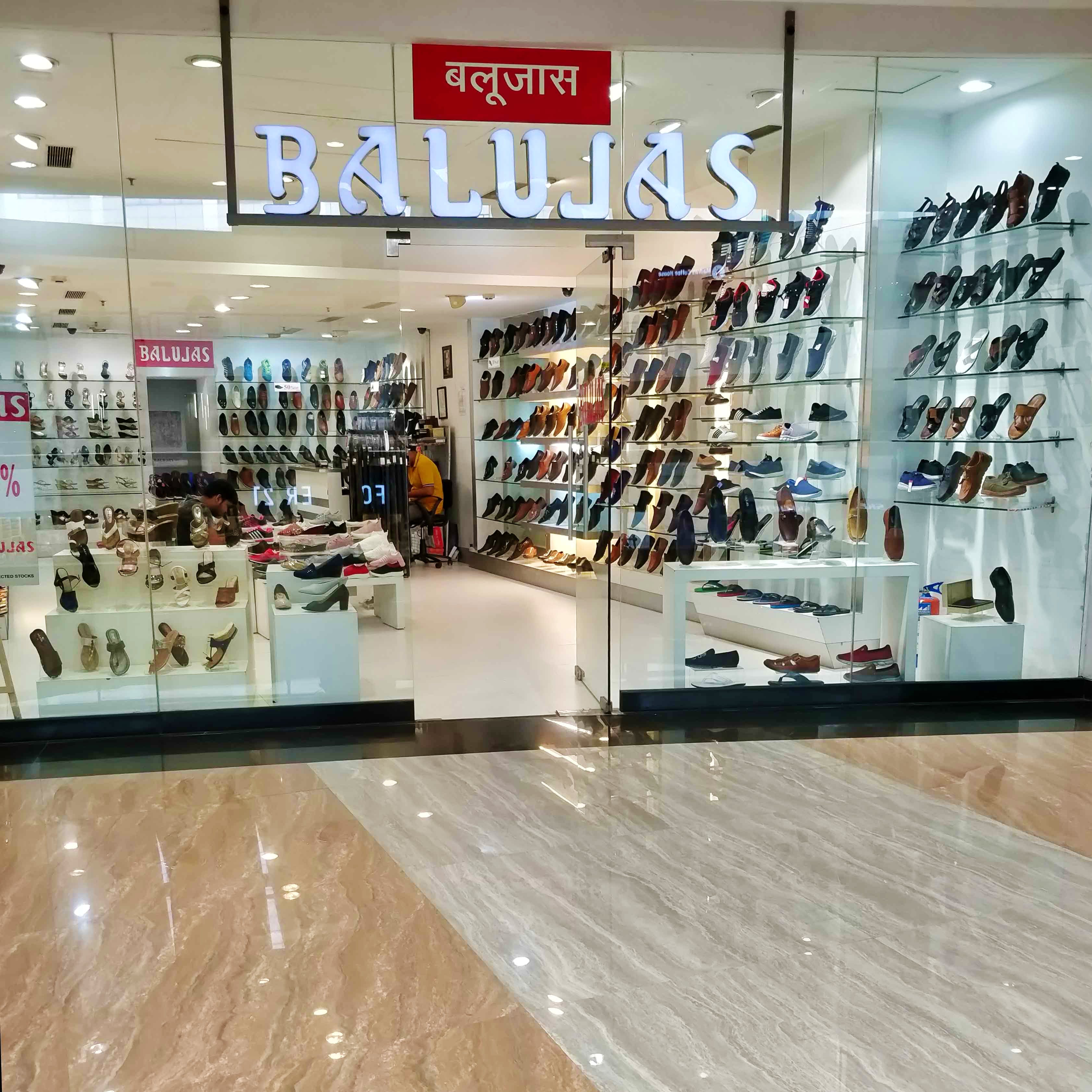 Eyewear,Retail,Building,Product,Outlet store,Footwear,Shopping mall,Floor,Shoe,Interior design